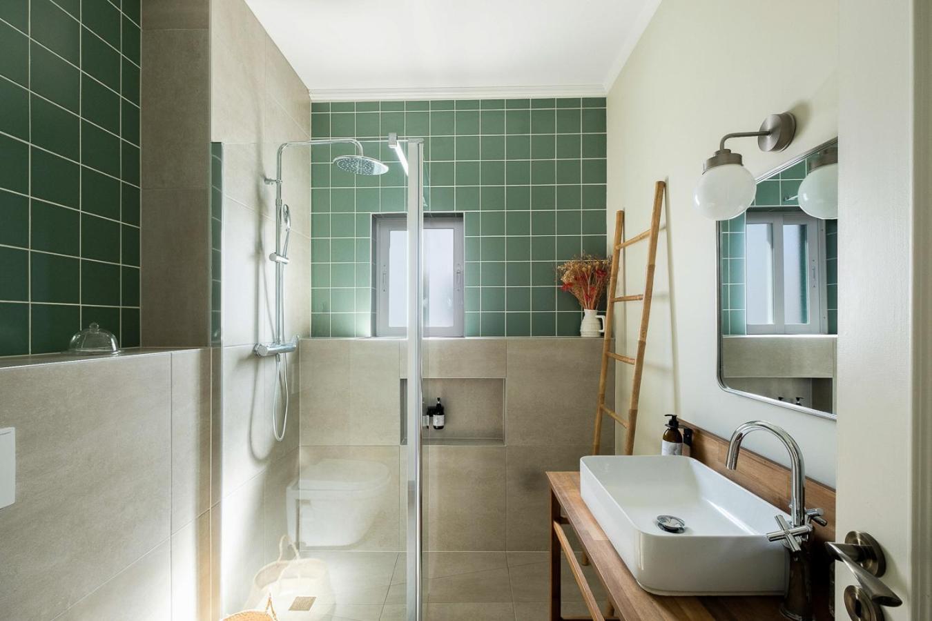 Quarto Duplo com Casa de Banho Privativa Externa e Terraço